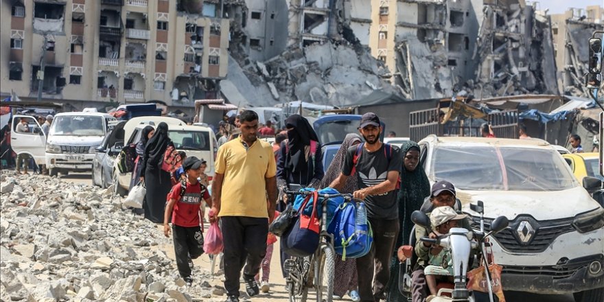 İsrail ordusu, Gazze'deki Filistinleri göçe zorlamaya devam ediyor