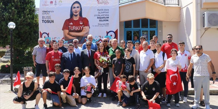 Olimpiyat üçüncüsü milli güreşçi Buse Tosun Çavuşoğlu, Yalova'da coşkuyla karşılandı