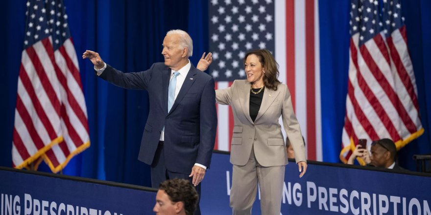 Yarıştan çekilen Biden, ilk kez Harris ile mitinge katıldı