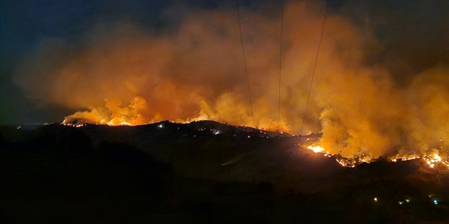 İzmir ve Manisa'daki orman yangınlarına müdahale sürüyor