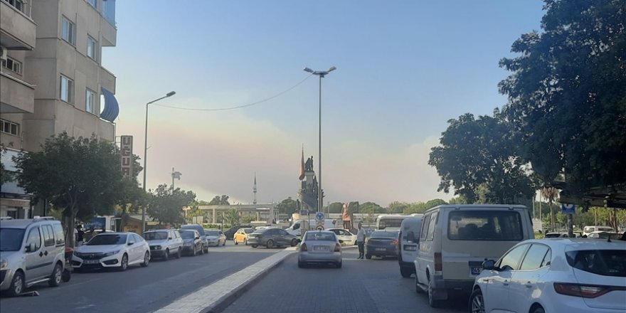 Manisa'da yangın nedeniyle 1440 kişi tahliye edildi