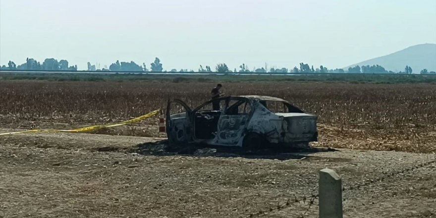 Adana'da yanmış otomobilde erkek cesedi bulundu