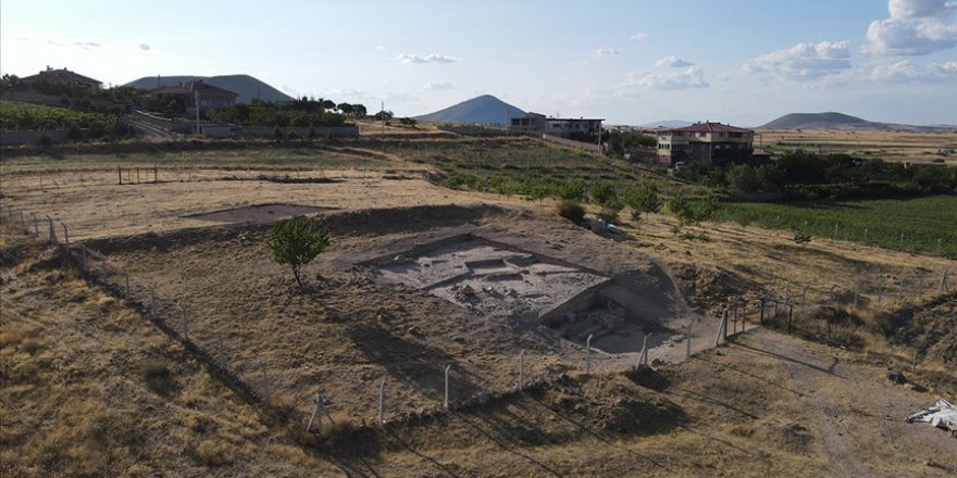 Sırçalıtepe'de 9 bin 600 yıl önce kullanılan obsidiyen aletler günlük yaşamı anlatıyor