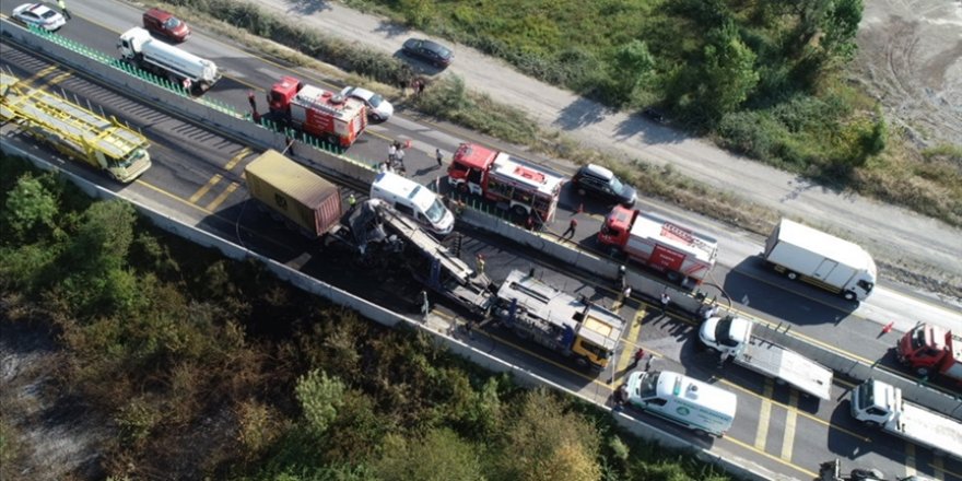 Düzce'de zincirleme trafik kazasında 1 kişi öldü, 7 kişi yaralandı