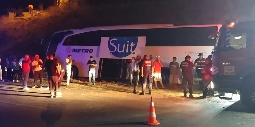 Aydın'da yoldan çıkan otobüsteki 1 kişi öldü, 10 kişi yaralandı