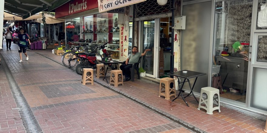 Manisa'da eşini sokakta darbeden kişi tutuklandı