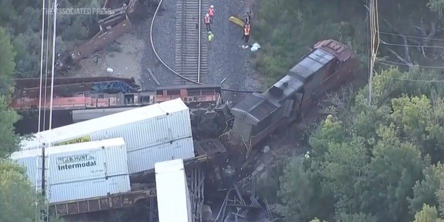 ABD'nin Colorado eyaletinde iki yük treni çarpışarak raydan çıktı