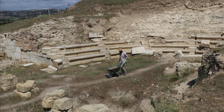 Pompeiopolis Antik Kenti'ndeki Roma tiyatrosu gün yüzüne çıkarıldı