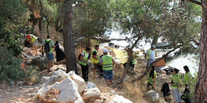 Bodrum Belediyesi ekipleri, bir mahalleden 773 kilogram çöp topladı