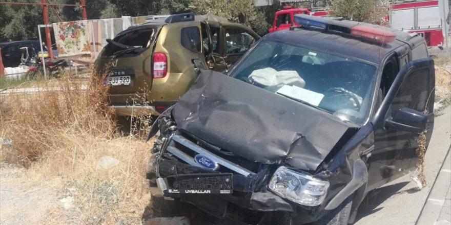 Muğla'da kamyonet ile otomobilin çarpıştığı kazada 1 kişi öldü