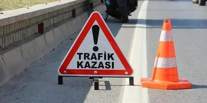 İzmir'de bariyere çarpan motosikletteki 2 kişi öldü