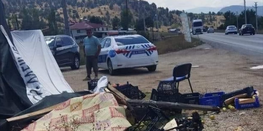 Seydikemer'de otomobil kazasında 1 kişi öldü, 2 kişi yaralandı