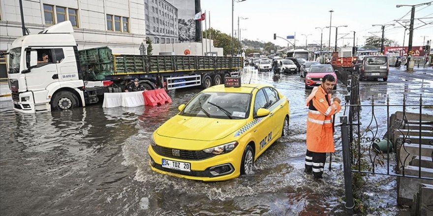 İstanbul'un bazı bölgelerinde sağanak etkili oluyor