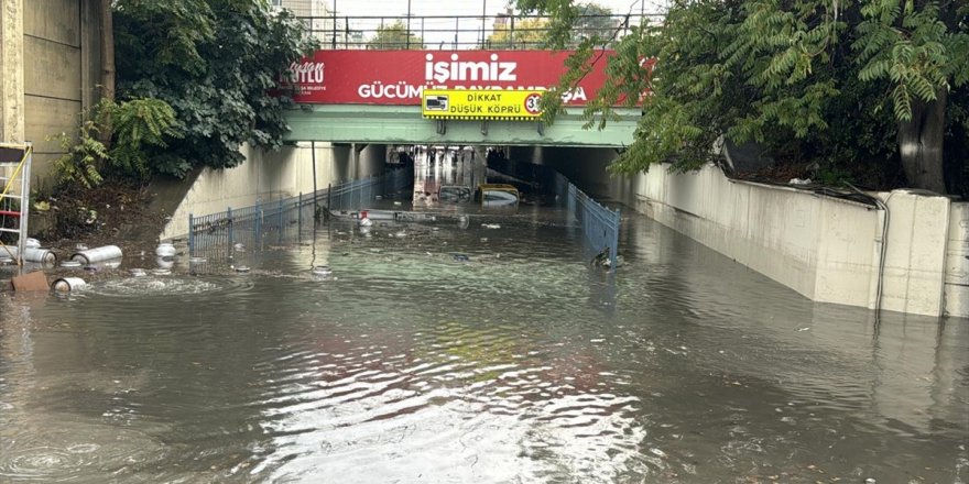 İstanbul'un bazı bölgelerinde sağanak etkili oluyor