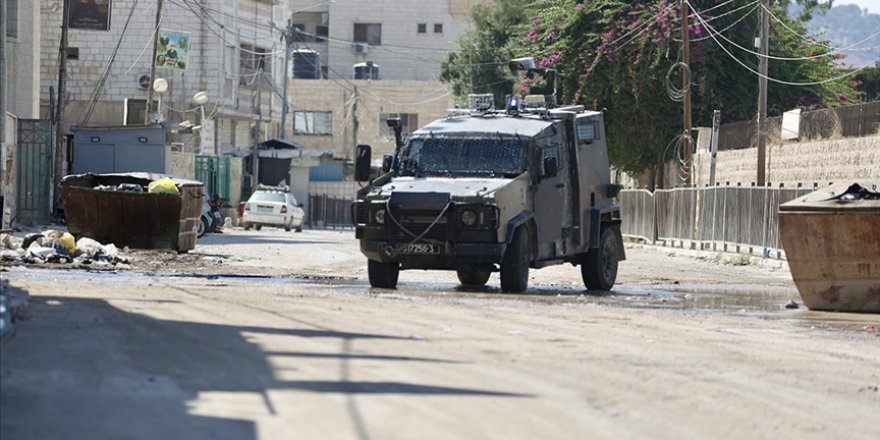 İsrail'in Batı Şeria'daki Cenin kentinde mülteci kampı ile hastaneye yönelik kuşatması devam ediyor