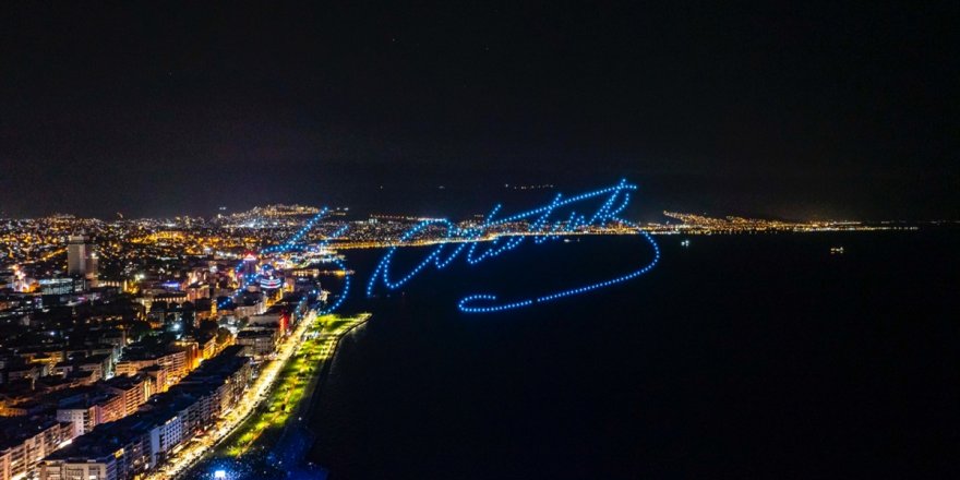 Büyük zaferin 102. yıl dönümü kapsamında İzmir’de dron gösterisi yapıldı