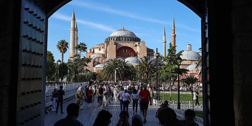 İstanbul yılın 7 ayında 10,5 milyona yakın yabancı turist ağırladı