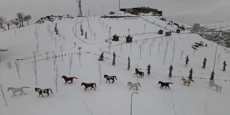 Nevşehir’de kar kalınlığı 42 cm olarak ölçüldü