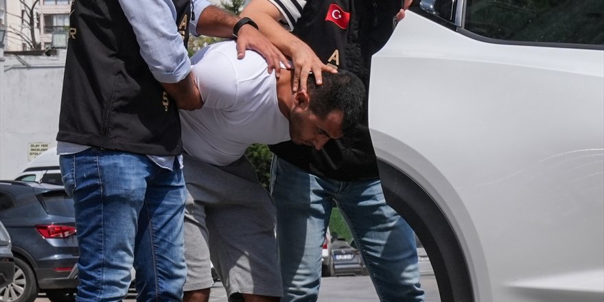 İzmir'de 2 kişiyi öldürüp bir kişiyi ağır yaralayan zanlı adliyede