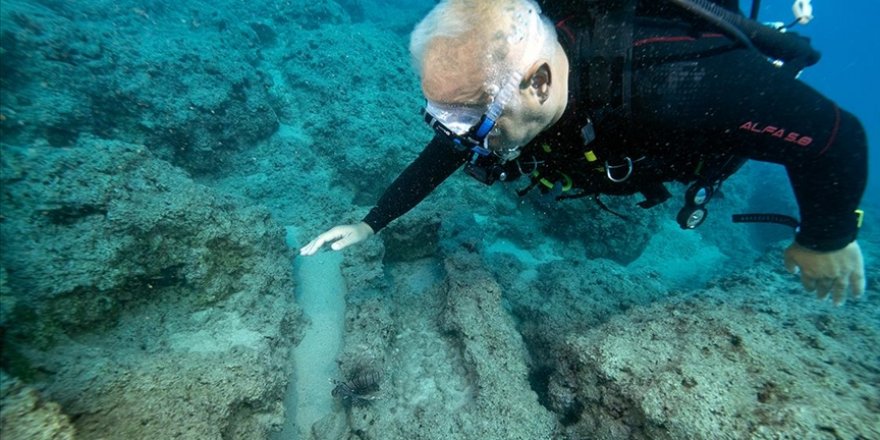 Bakan Ersoy, Antalya'da dünyanın en eski ticaret gemisi batığına dalış yaptı