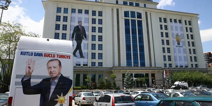 Yeni Şafak: AK Parti emekli amirallerin rütbesini mahkeme olmadan sökmeyi araştırıyor