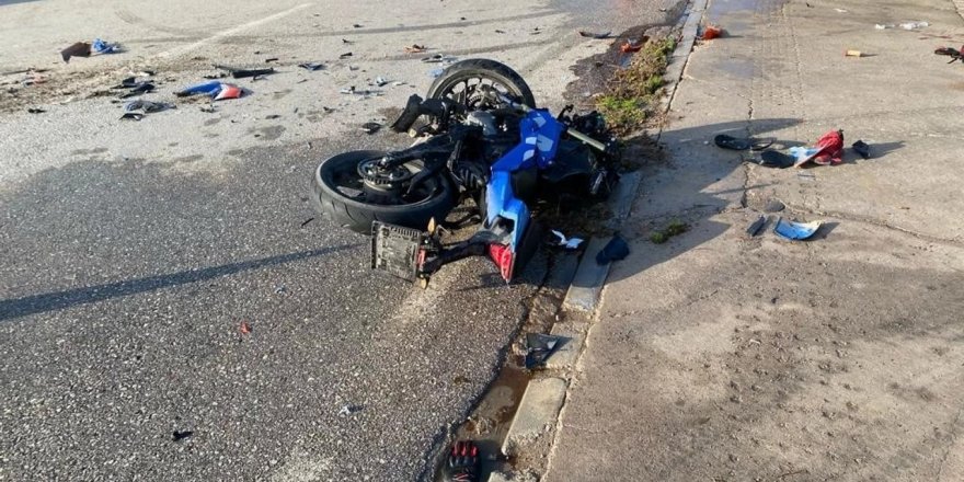 İzmir'de kamyona çarpan motosikletin sürücüsü öldü