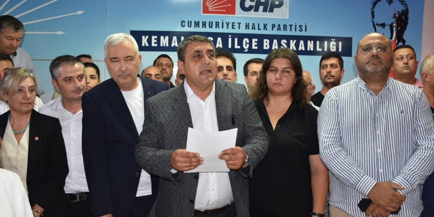 İzmir'de CHP Kemalpaşa İlçe Başkanı Ahmet Yılmaz'ın aracı kurşunlandı