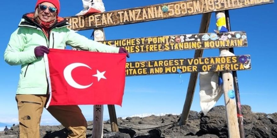 Kız çocuklarının eğitimi için Afrika'nın en yüksek dağı Kilimanjaro'ya tırmandı