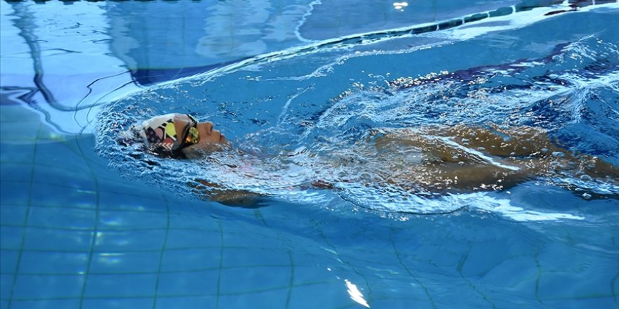 Paris'te yüzme branşında milli sporcu Sevilay Öztürk bronz madalya kazandı