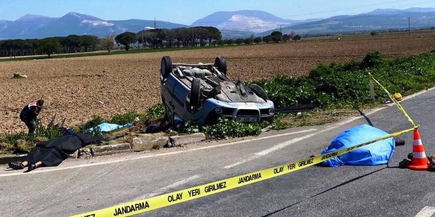 İzmir’de süt kamyonu ile hafif ticari araç çarpıştı: 3 ölü, 4 ağır yaralı