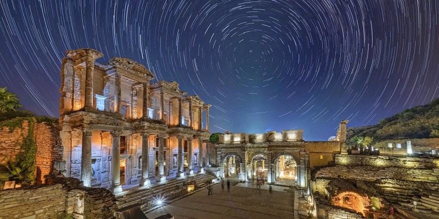 Efes Antik Kenti gece müzeciliğiyle ziyaretçi rekoruna koşuyor