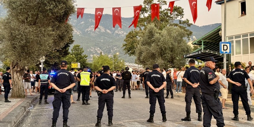 Fethiye'de iki grup arasında çıkan kavgada 13 kişi yaralandı