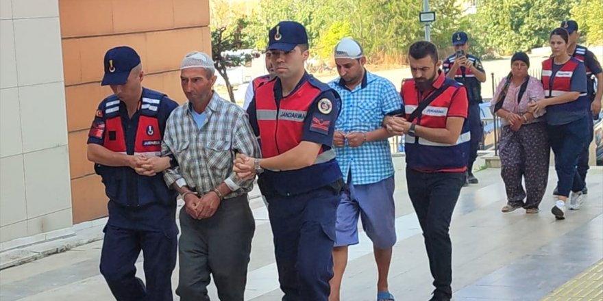 İzmir'de bir kişinin silahla öldürülmesiyle ilgili 3 şüpheli tutuklandı