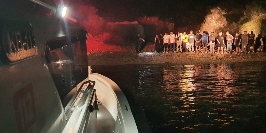 Marmaris'te 16 düzensiz göçmen kurtarıldı, 20 göçmen yakalandı