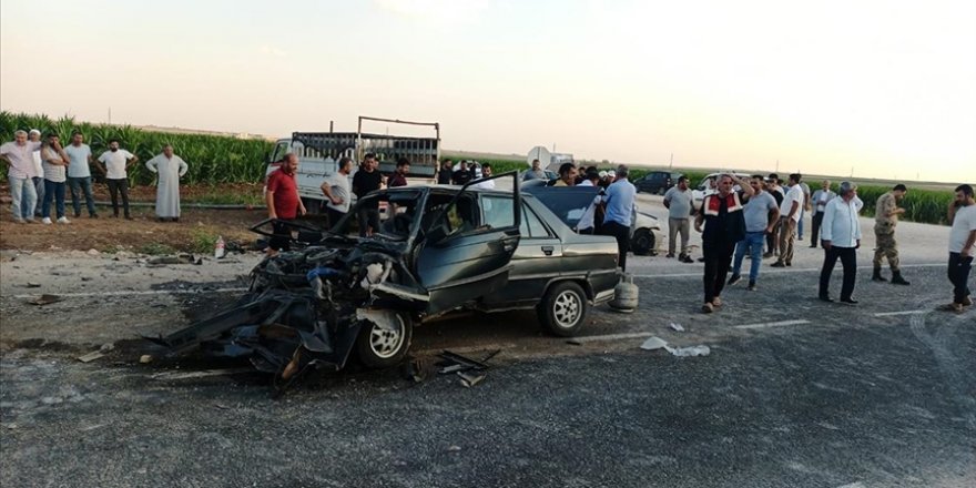 Mardin'de iki otomobilin çarpışması sonucu 5'i çocuk 9 kişi yaralandı