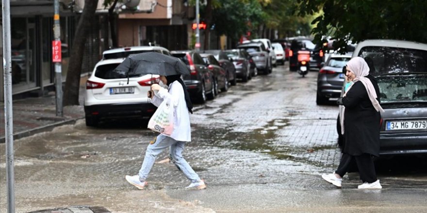 İstanbul'da aralıklarla sağanak etkili oluyor