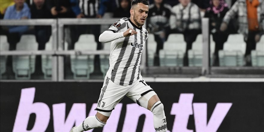 Fenerbahçe'nin transfer gündemindeki Filip Kostic, İstanbul'a geldi