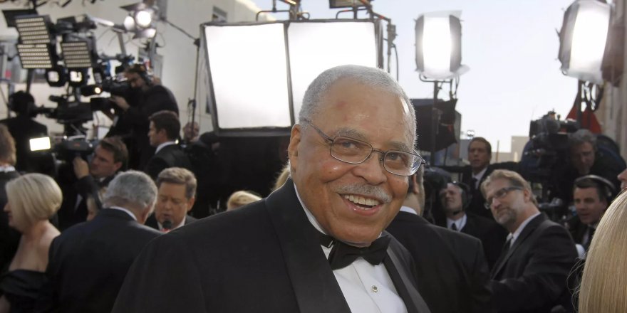 Darth Vader'ı seslendiren ünlü aktör James Earl Jones hayatını kaybetti