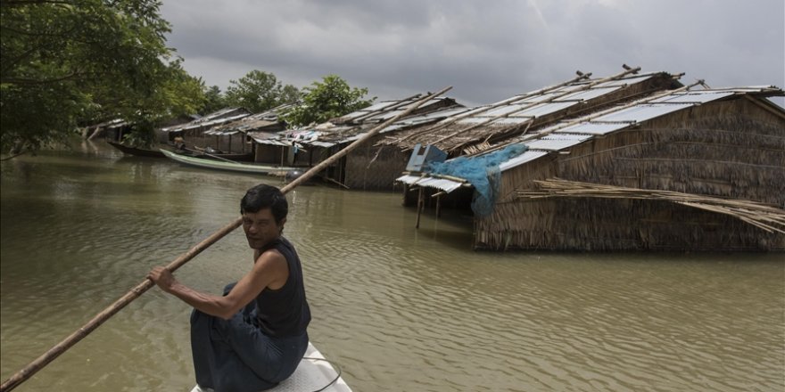 Myanmar'da şiddetli yağışların yol açtığı sel ve heyelanlarda ölenlerin sayısı 74'e yükseldi