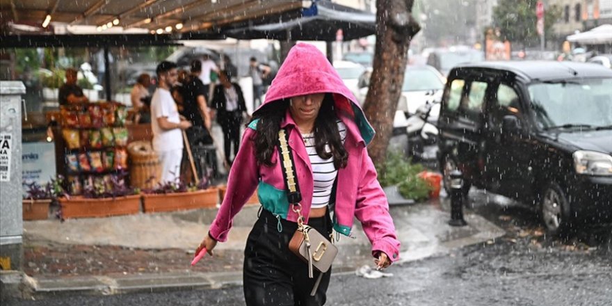 İstanbul'da aralıklarla sağanak etkili oluyor