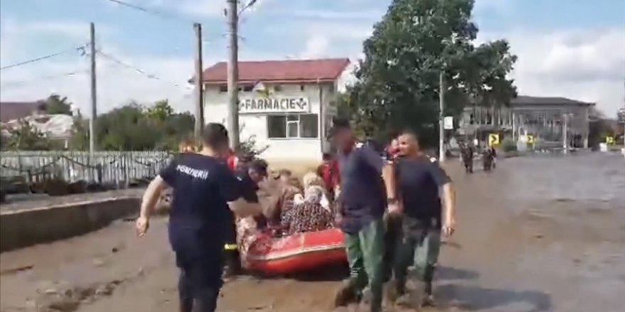 Romanya'daki sel felaketinde 4 kişi hayatını kaybetti, binlerce ev zarar gördü