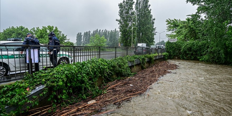 İtalya'da olumsuz hava koşulları can aldı