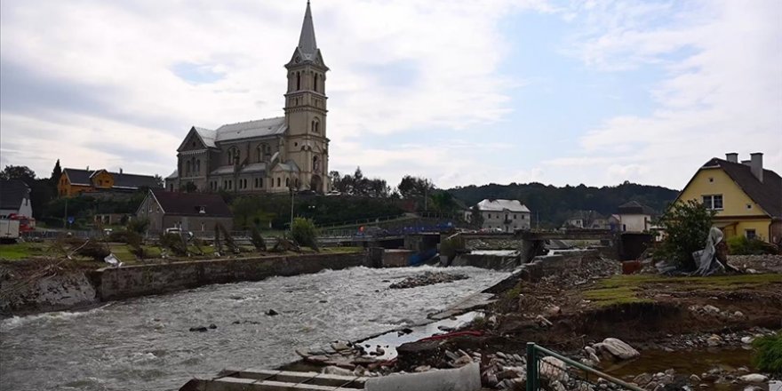 Çekya'da yaşanan sel felaketi sonrası temizlik çalışmaları sürüyor