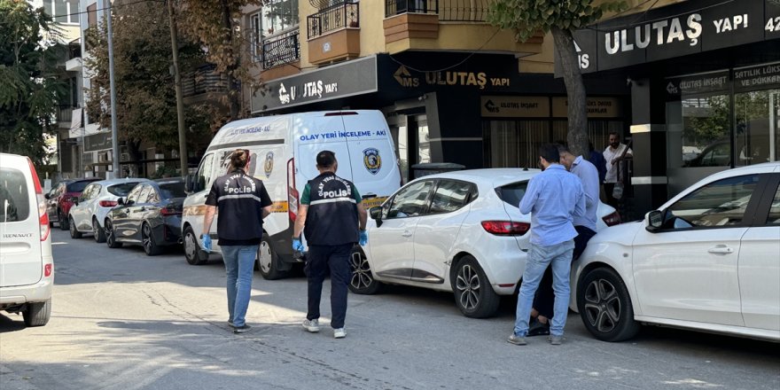 İzmir'de çıkan kavgada bıçaklanan kişi öldü