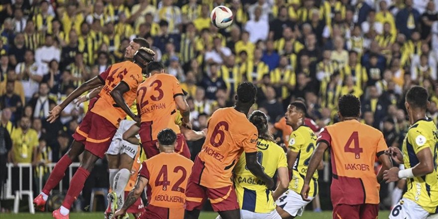 Fenerbahçe derbisinden 3 puanla ayrılan Galatasaray, liderliğini perçinledi