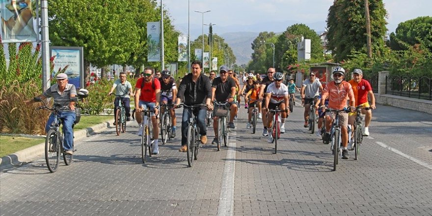 Fethiye'de "Arabasız Gün" etkinliğinde bisiklete binildi