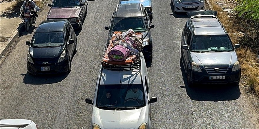 İsrail saldırıları nedeniyle Lübnan'ın güneyindeki halk bölgeden kaçıyor