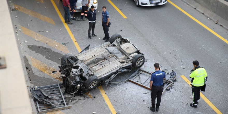 Denizli'de alt geçide düşen otomobildeki 1 kişi öldü, 2 kişi yaralandı