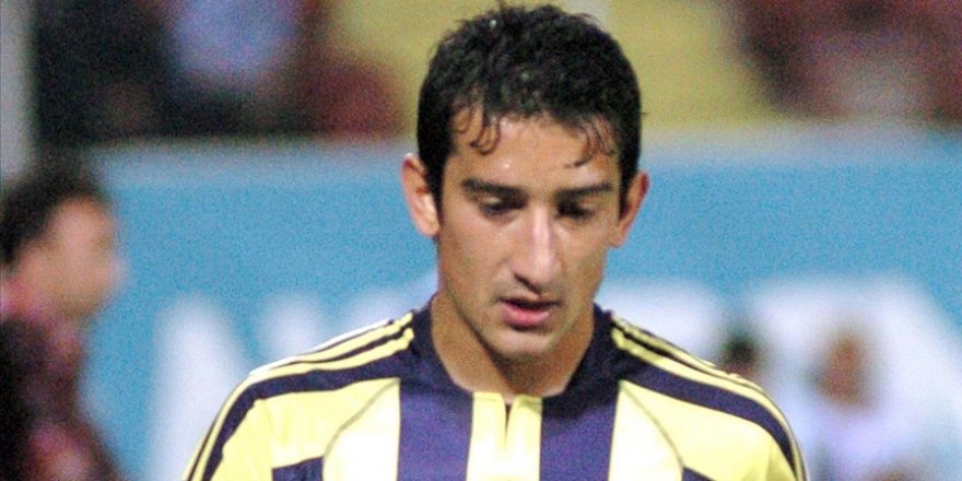 Eski milli futbolcu Serhat Akın Beykoz'da uğradığı silahlı saldırıda ayağından yaralandı