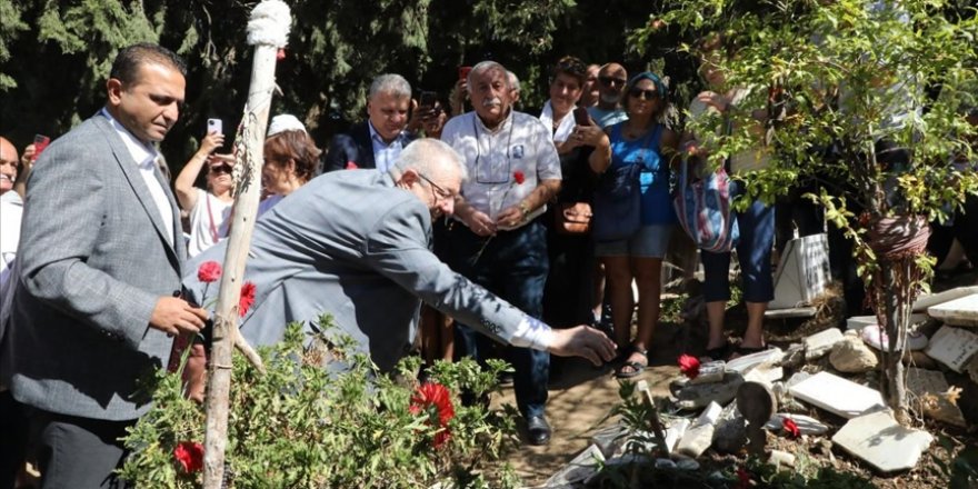 Oyuncu Tuncel Kurtiz vefatının 11. yılında Balıkesir'deki kabri başında anıldı